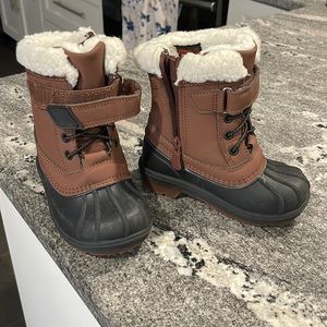 CLOSET CLOSING!  Kids cat and Jack snow boots